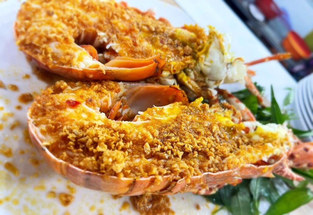 Cách làm tôm hùm sốt bơ tỏi thơm lừng