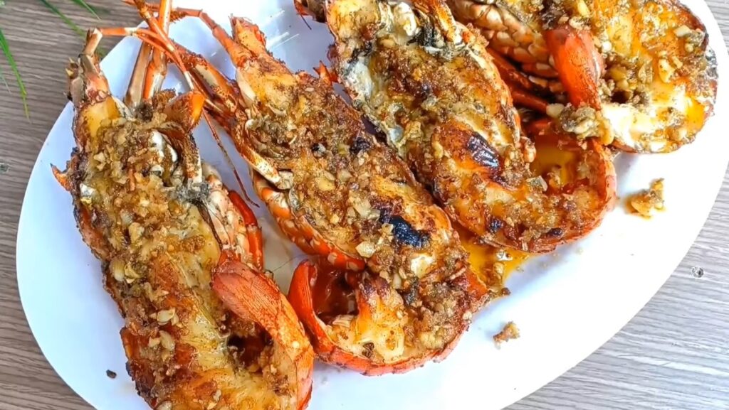Cách làm tôm hùm cháy tỏi ngon chuẩn nhà hàng ngay tại nhà