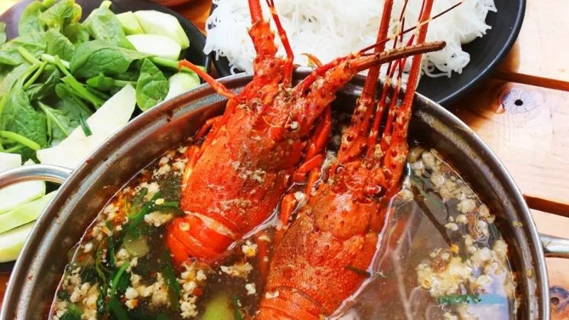 Lẩu tôm hùm bông