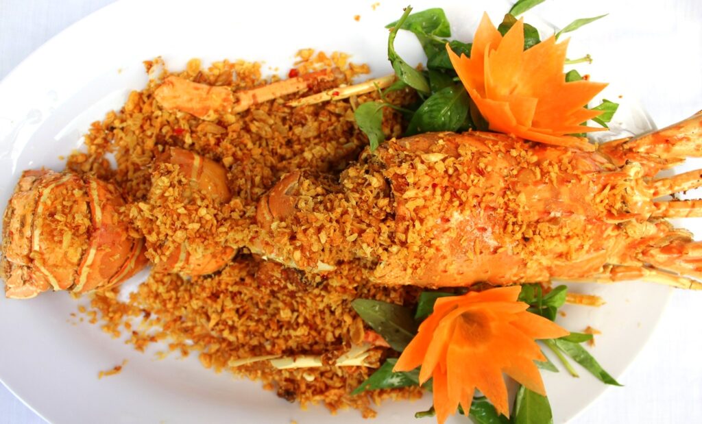 Mẹo để tôm hùm cháy tỏi không bị dai, mất ngọt