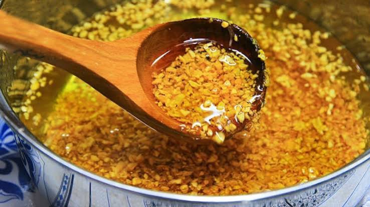 Phi tỏi – bí quyết để tỏi vàng thơm không bị đắng