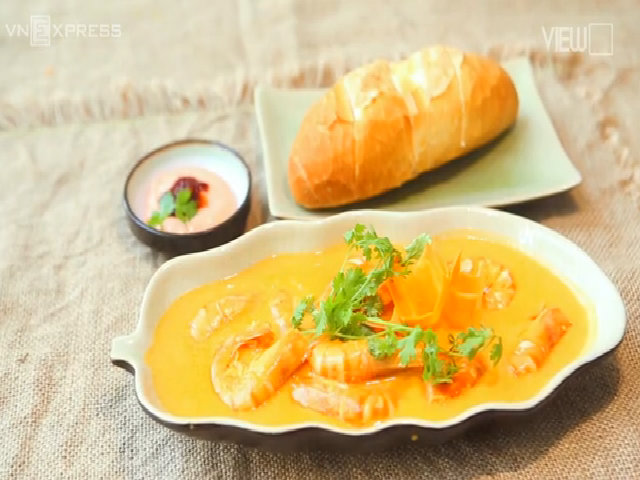 Cách nấu tôm hùm sốt bơ tỏi chấm bánh mì “gây nghiện”